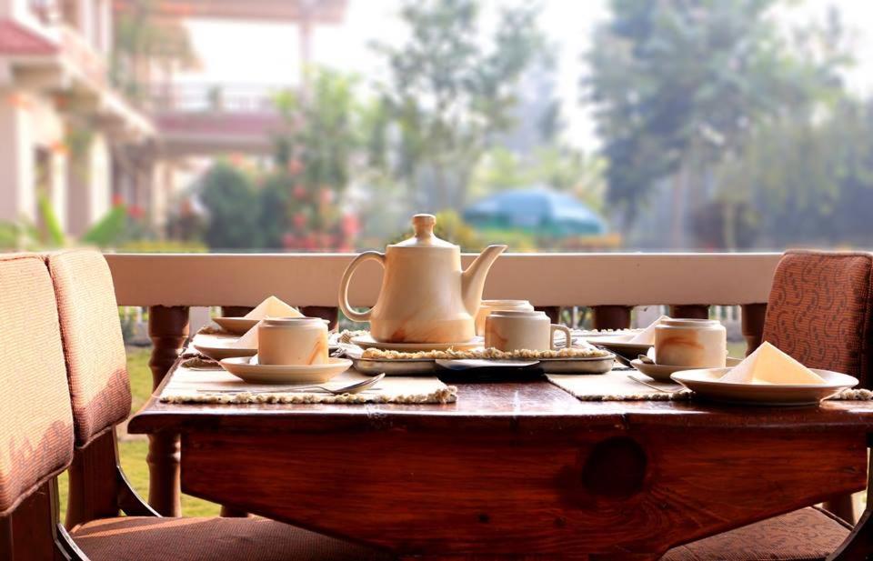 Hotel Royal Safari Читван Экстерьер фото