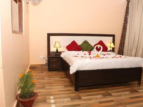 Hotel Royal Safari Читван Экстерьер фото