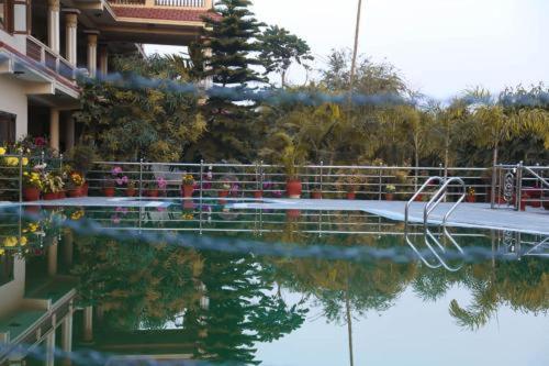 Hotel Royal Safari Читван Экстерьер фото